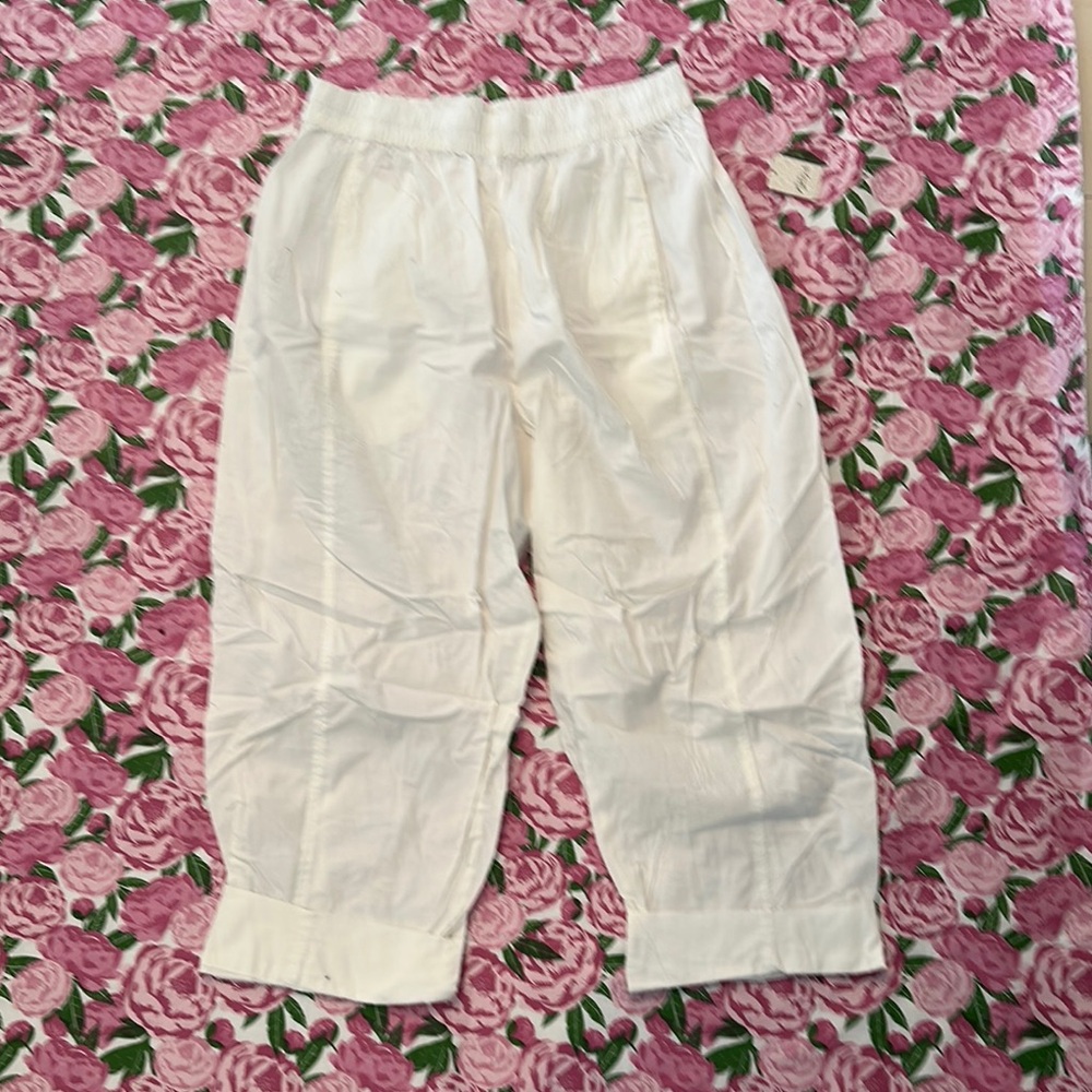 Free people White Relaxed elastic waist.